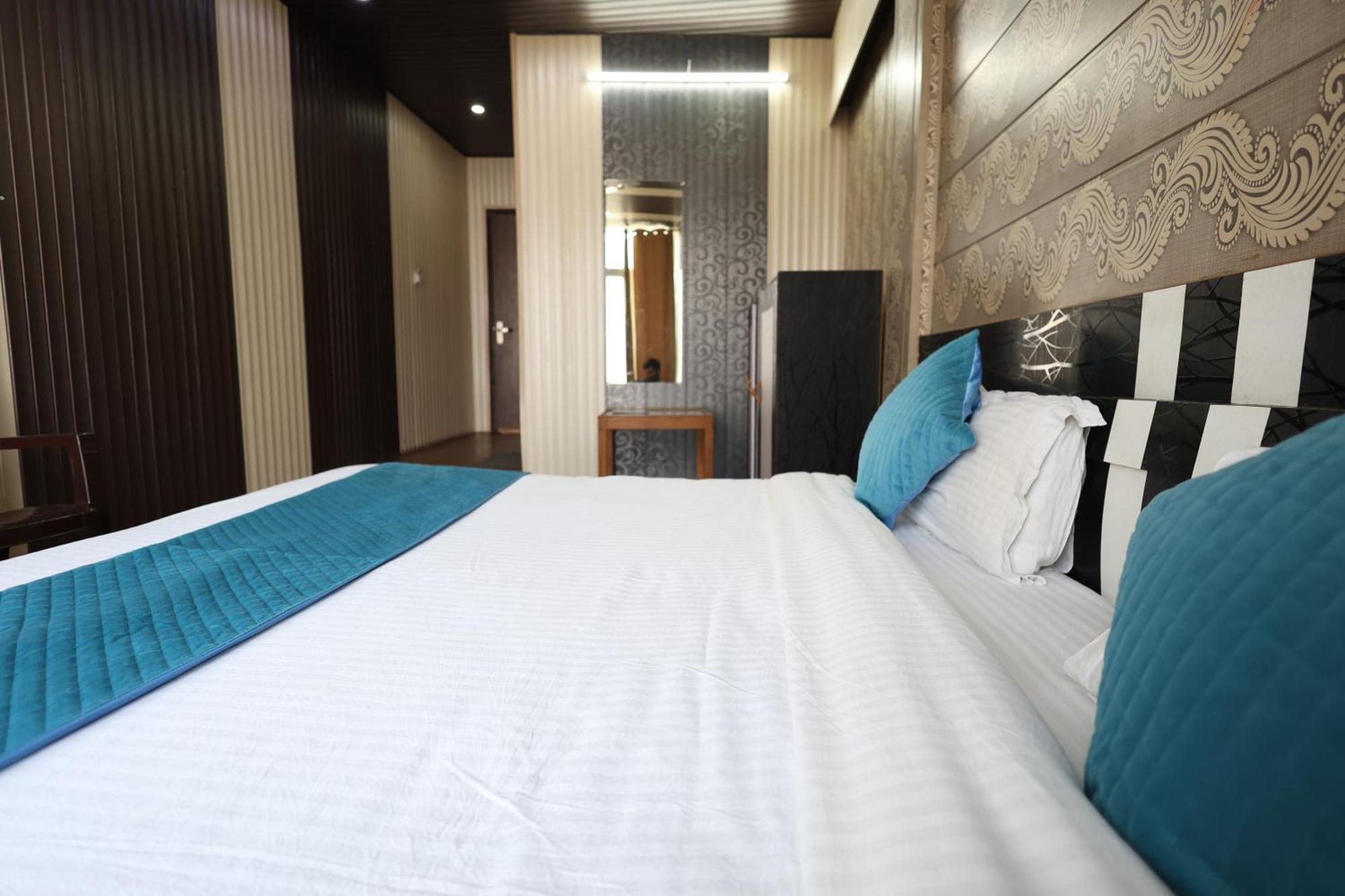 Sleeping Beauty Hotel Moutain View Property Joshimath Exterior photo